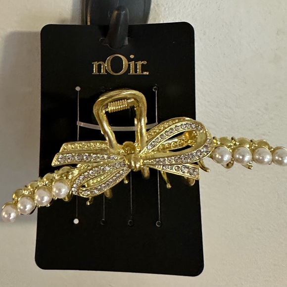 New NOIR Gold with Pearl Claw Hair Clip - Picture 4 of 5
